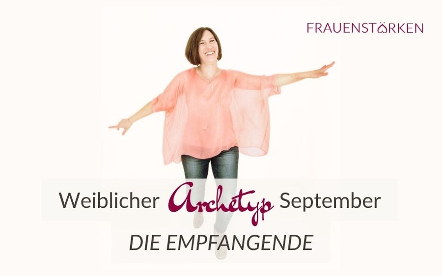 Weibliche Archtypen im Herbst I Empfangende Frau mit ausgestreckten Armen I Archetypin Empfangende